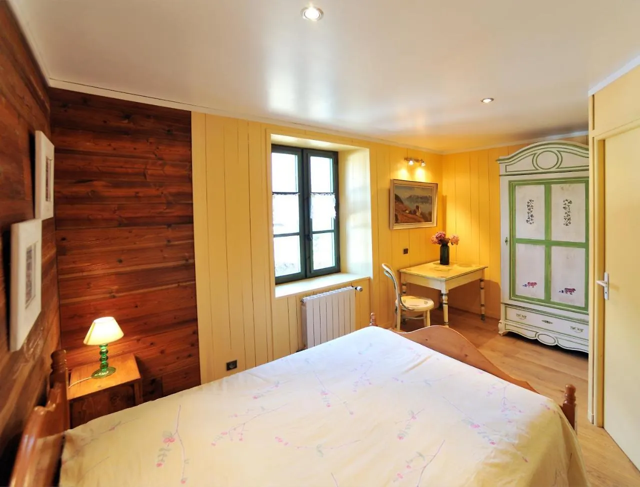 **  Chalets Et Hotel De Charme La Cremerie Du Glacier Chamonix France